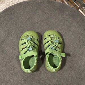 Toddler size 9 Keen sandals